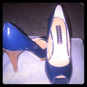 Steve Madden navy blue open toed heels.